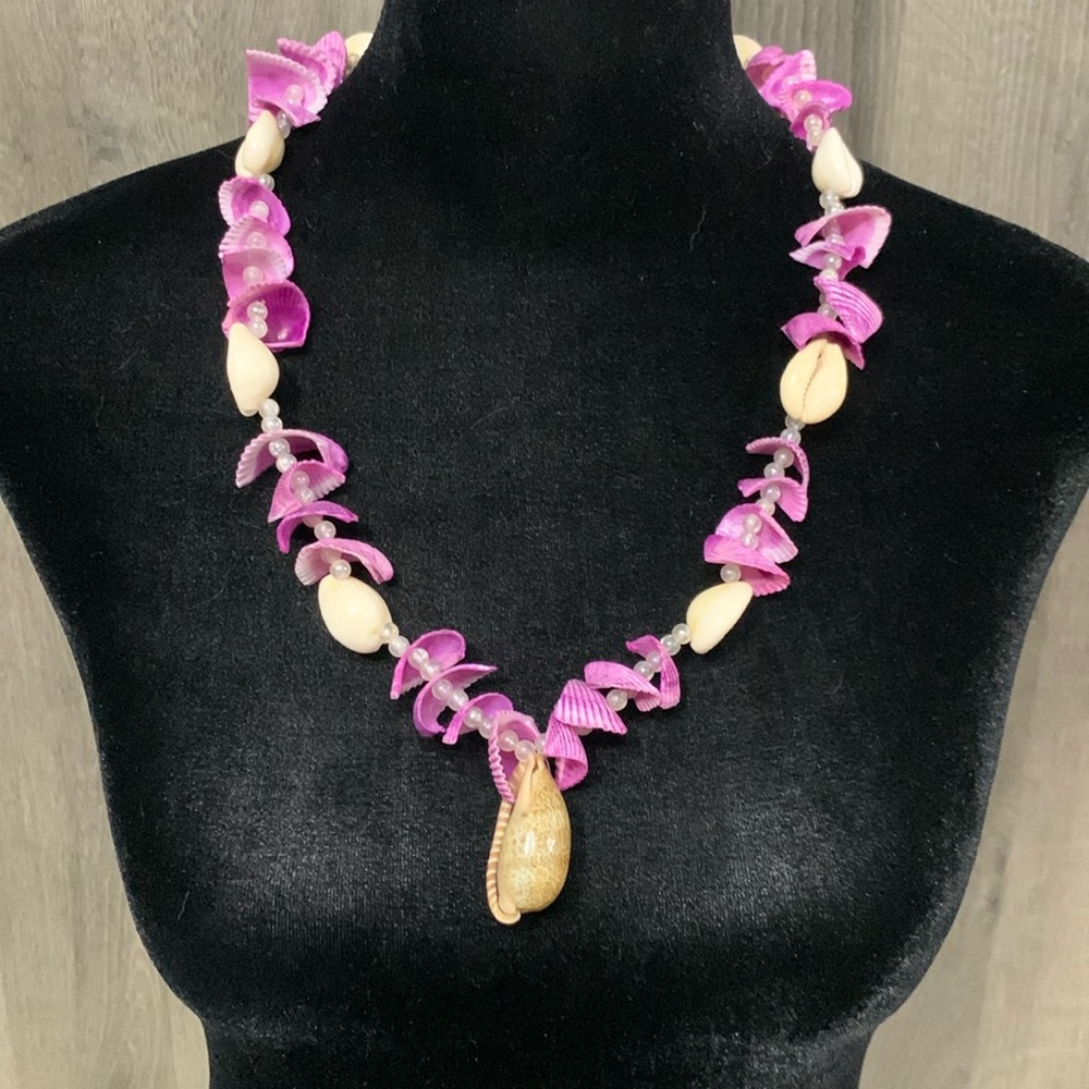 Beautiful Purple & White Hawaiian Sea Shell & Beaded 24" Necklace